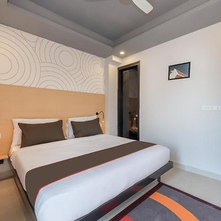 Collection O 162 Vardhman International Hotel Gurgaon Esterno foto