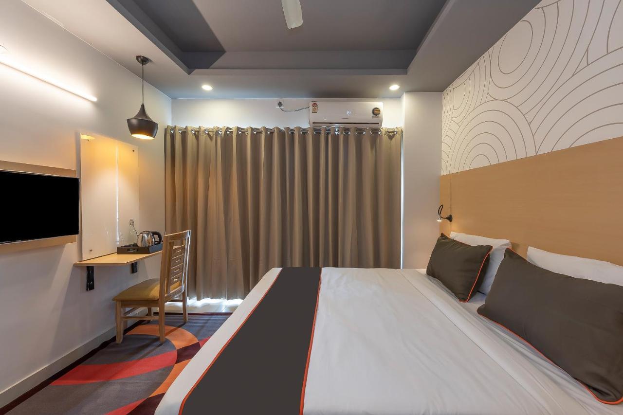 Collection O 162 Vardhman International Hotel Gurgaon Esterno foto