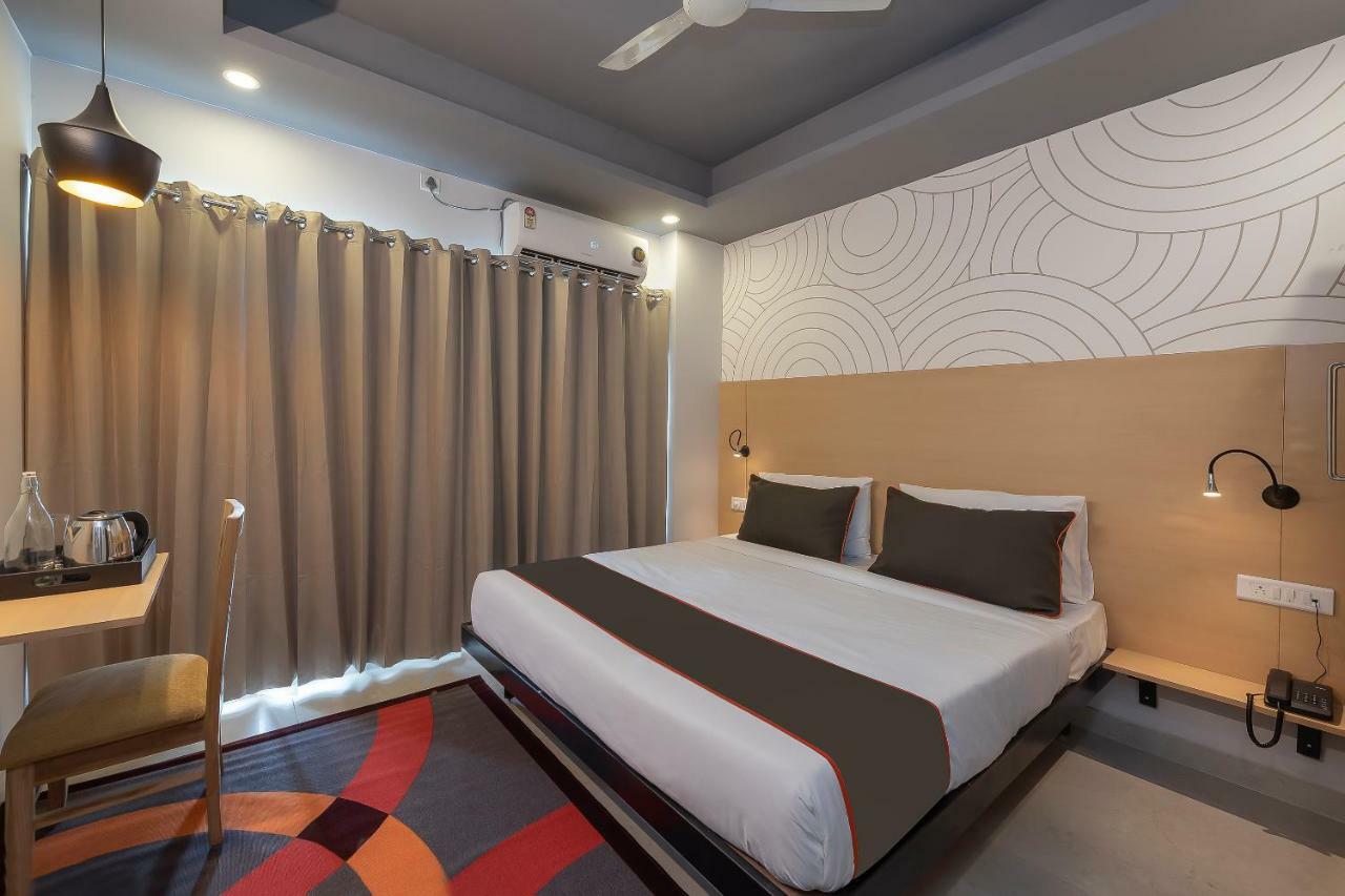 Collection O 162 Vardhman International Hotel Gurgaon Esterno foto