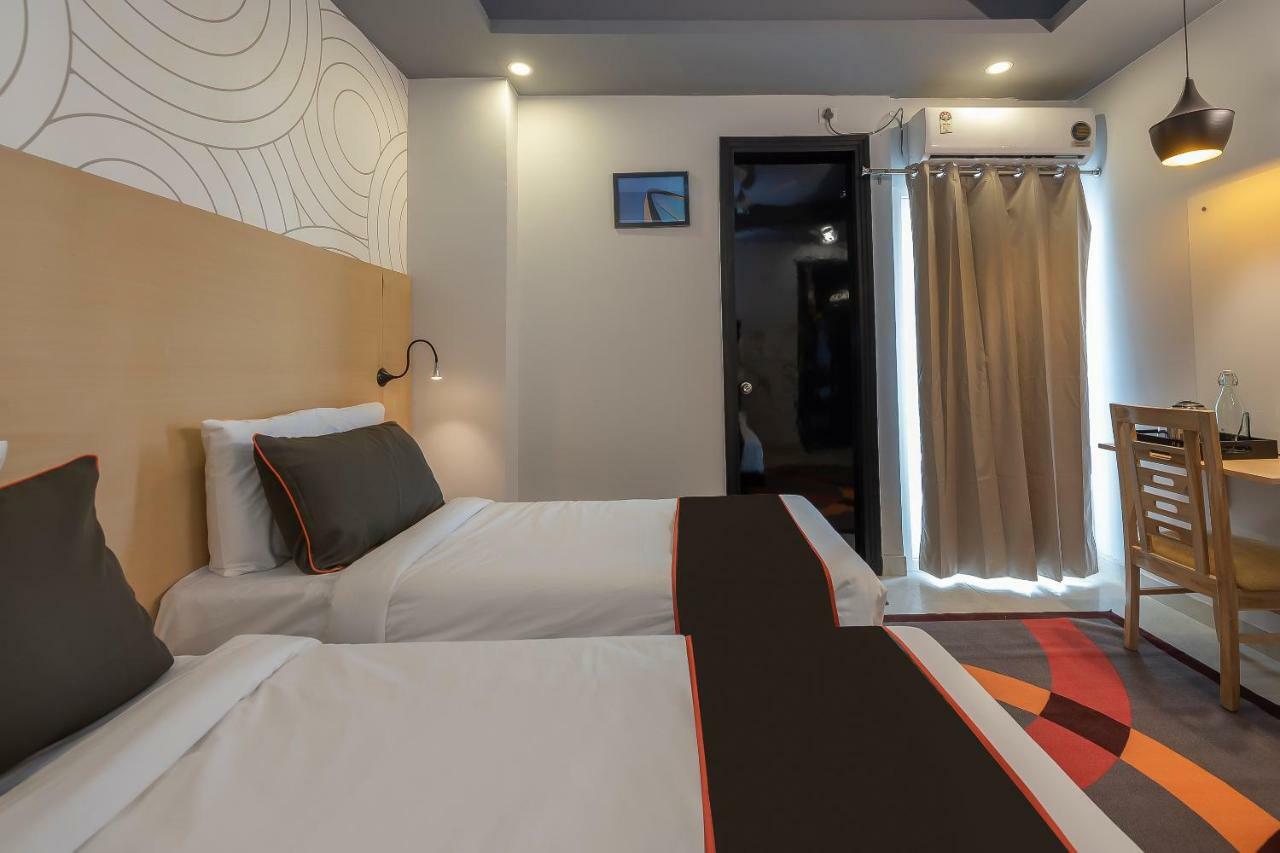 Collection O 162 Vardhman International Hotel Gurgaon Esterno foto